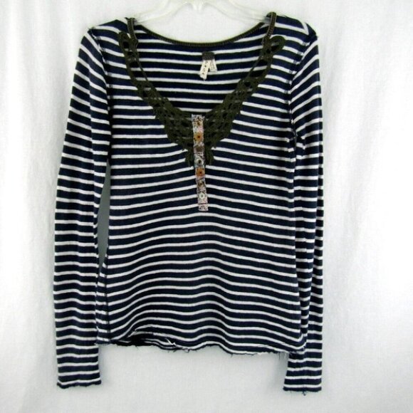 We The Free People Call Back Blue Stripe Henley Top Size S Crochet Lace Buttons - Picture 10 of 10